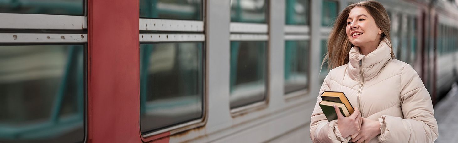 Студент покупает билет на поезд со студенческой скидкой PKP