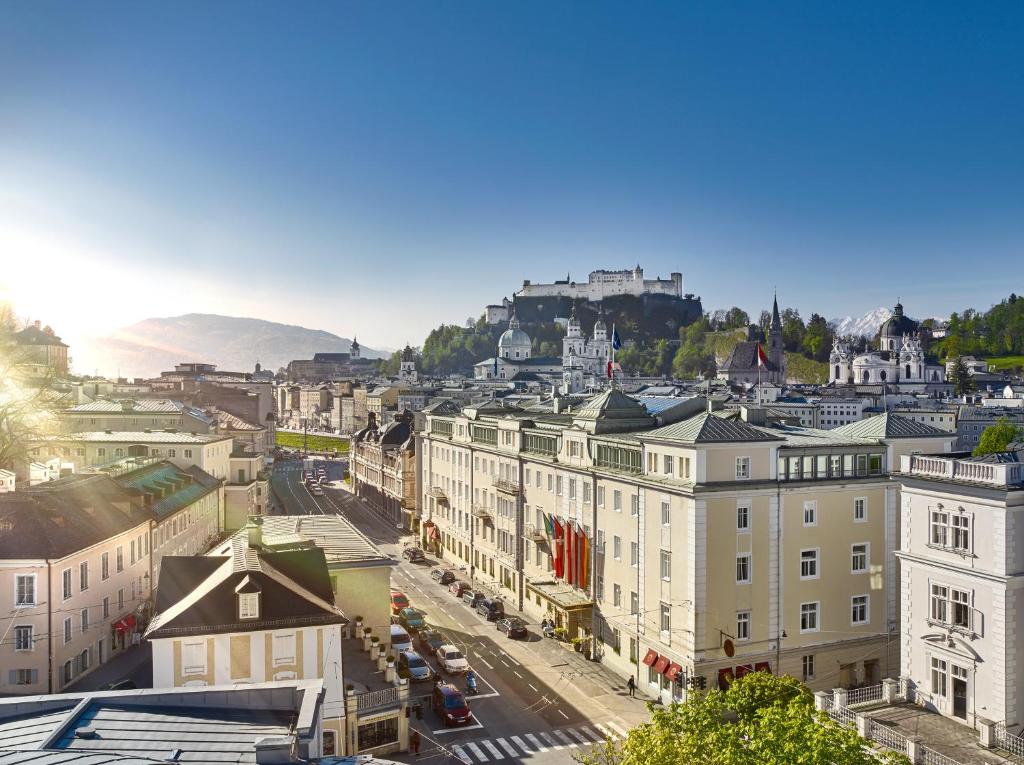 Hotel Sacher Salzburg, жильё рядом с вокзалом Salzburg Hauptbahnhof