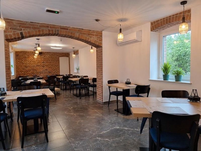 Bon Żur Restauracja & Noclegi, рядом с вокзалом Brzeg