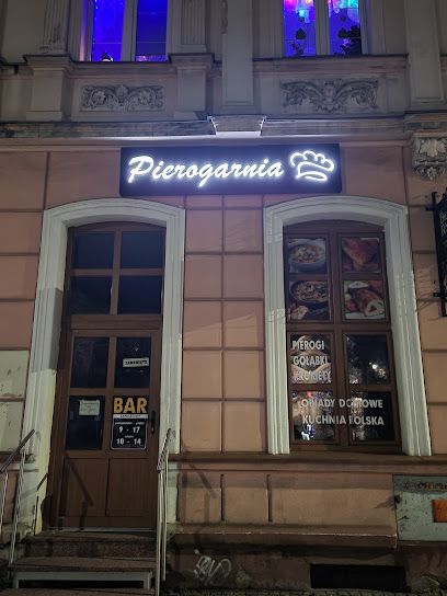 Pierogarnia, рядом с вокзалом Brzeg