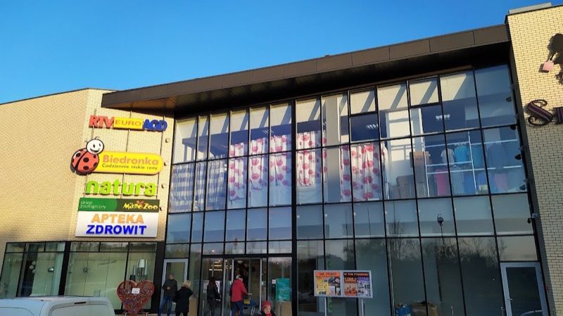 Pasaż Słowackiego, торговый центр рядом с вокзалом Бжег