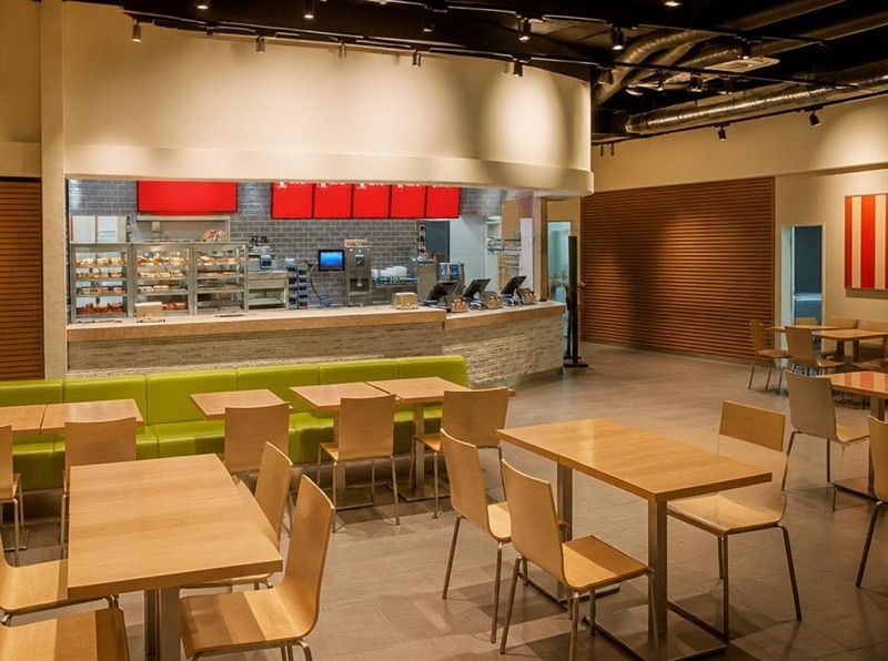 KFC, рядом с вокзалом Zürich Flughafen