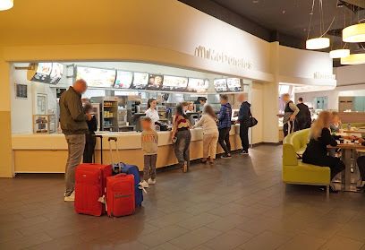 McDonald’s, рядом с вокзалом Zürich Flughafen