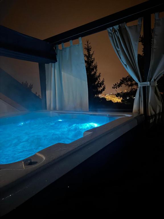 Rabczański Taras z jacuzzi i otwieranym dachem, жильё рядом с вокзалом Хабувка Стадион
