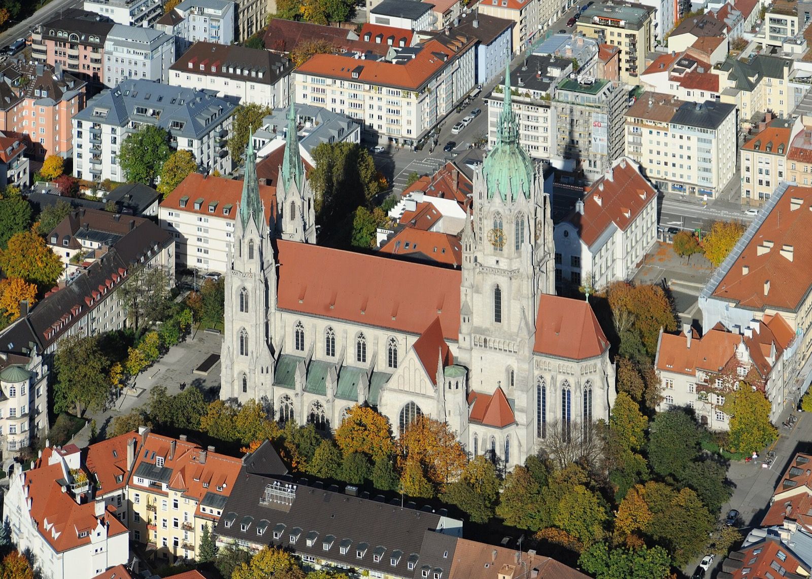 Kościół św. Pawła, atrakcja w pobliżu dworca München Hauptbahnhof