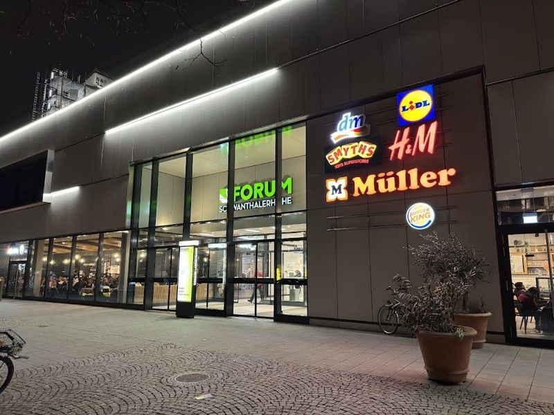 FORUM Schwanthalerhöhe, торговый центр рядом с вокзалом München Hauptbahnhof