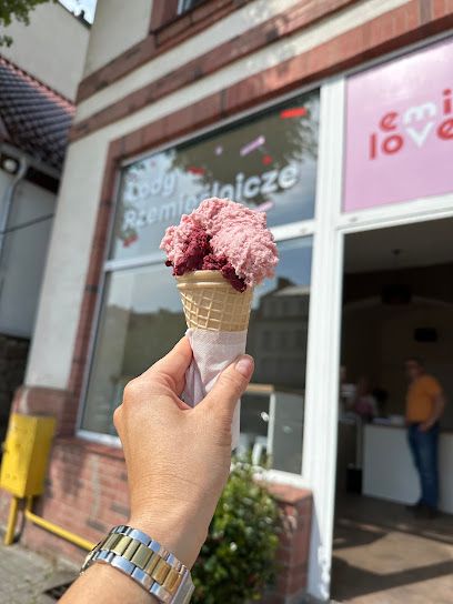 EMILOVE LODY RZEMIEŚLNICZE, рядом с вокзалом Giżycko