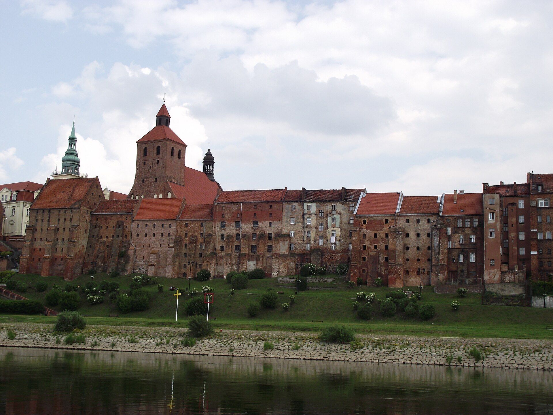 Spichrze, atrakcja w pobliżu dworca Grudziądz