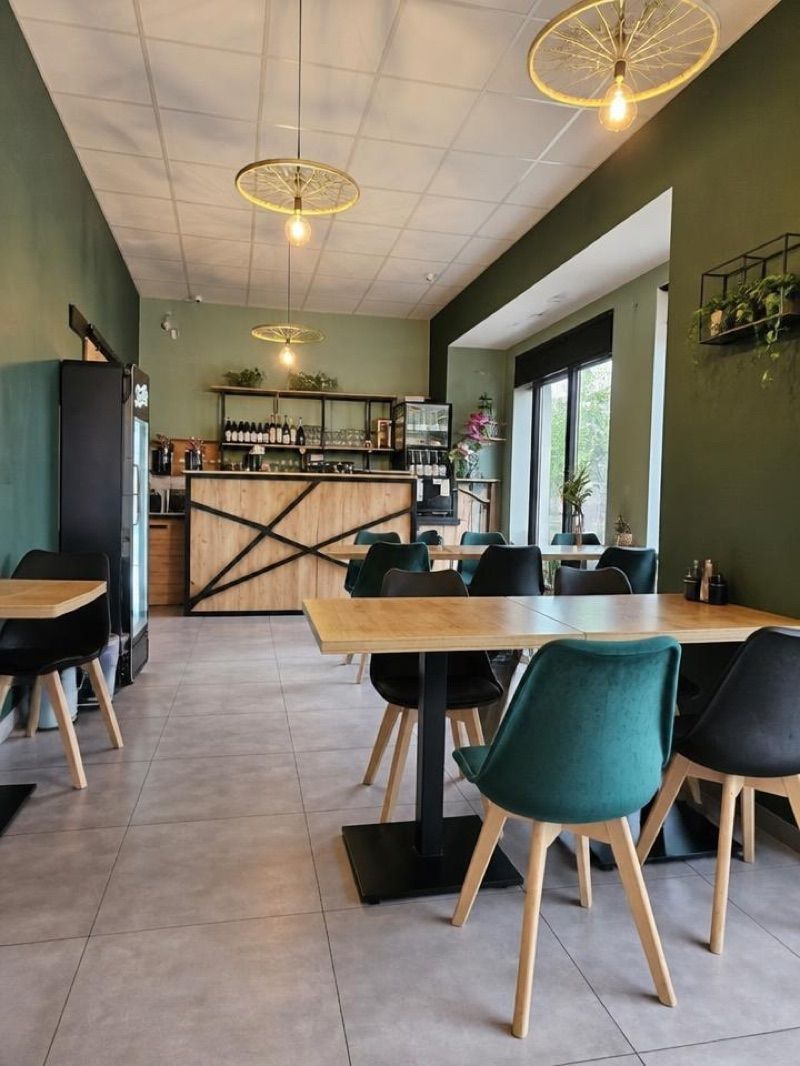 Bistro Kwadrans, рядом с вокзалом Jędrzejów