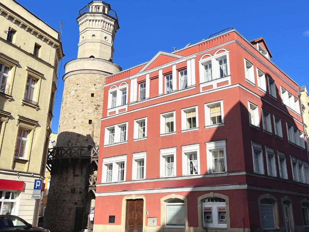 Apartamenty Zamkowa, жильё рядом с вокзалом Еленя Гура