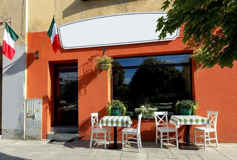 Italy & Italy, рядом с вокзалом Kęty