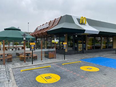Restauracja McDonald's, рядом с вокзалом Kraków Płaszów