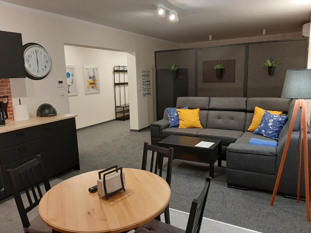 APARTAMENTY VINCI, жильё рядом с вокзалом Красныстав-Място