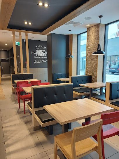 KFC Łódź Rzgowska, рядом с вокзалом Łódź Chojny