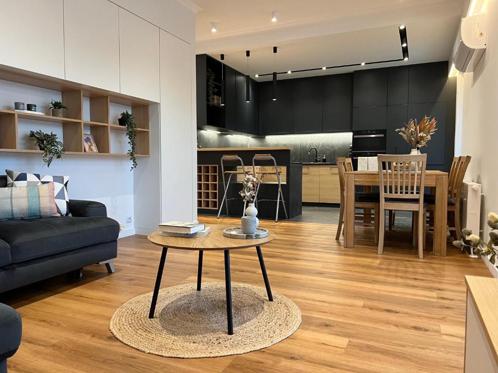 M4 Luxury Apartment in the City Center - Klimatyzacja, Parking, Balkon, Atlas Arena, Wytwórnia, Piotrkowska, жильё рядом с вокзалом Лодзь-Калиска