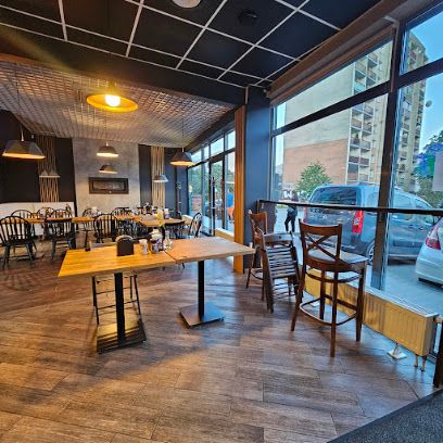 Cochise Burgery Smash Łódź, рядом с вокзалом Łódź Widzew
