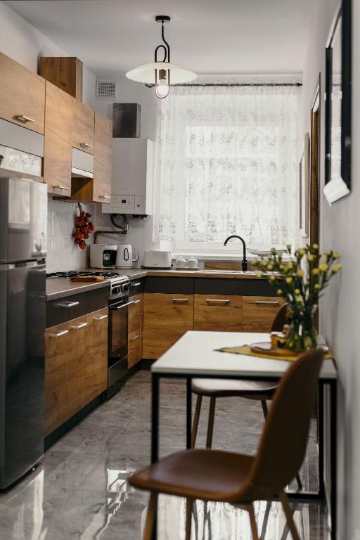 Apartament Miodownik, жильё рядом с вокзалом Мендзылесе
