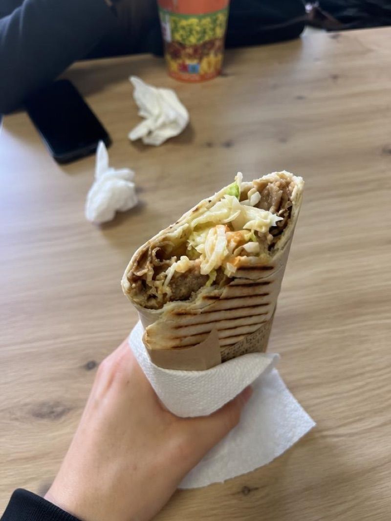 Kebab Nasz, рядом с вокзалом Mrozy