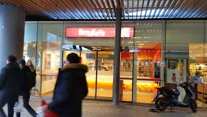 Smullers Amsterdam Zuid WTC, рядом с вокзалом Amsterdam Zuid