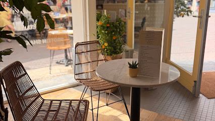 The Happiness Café Deventer ☀️🥐, рядом с вокзалом Deventer