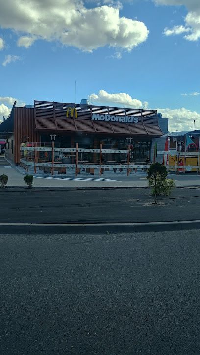 Restauracja McDonald's, рядом с вокзалом Nowy Tomyśl