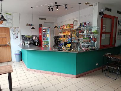 Bistro Na PeKaeSie, рядом с вокзалом Ostrowiec Świętokrzyski