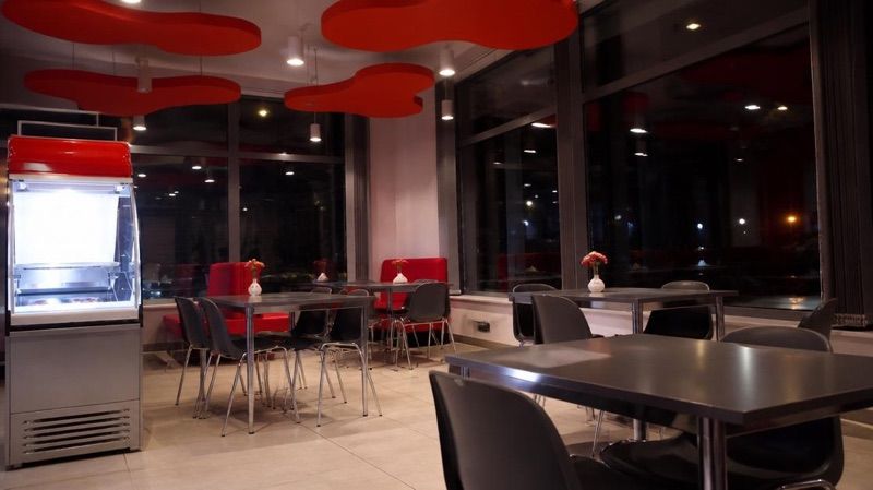 Pizzeria Pinokio, рядом с вокзалом Pilawa