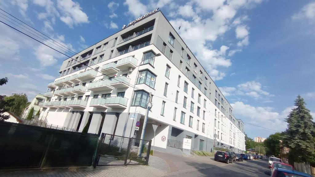 EuroApart - Parking - Goszczyńskiego 7a, жильё рядом с вокзалом Пшемысль-Засание