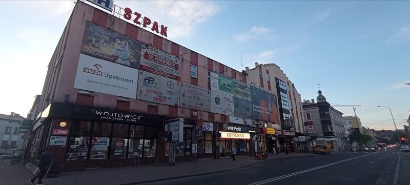 Dom Handlowy Szpak, торговый центр рядом с вокзалом Пшемысль-Засание