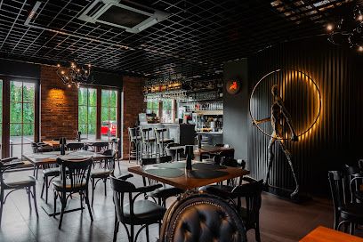 Restauracja Intryga Steak House, рядом с вокзалом Puck