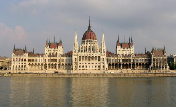 Здание парламента в Будапеште