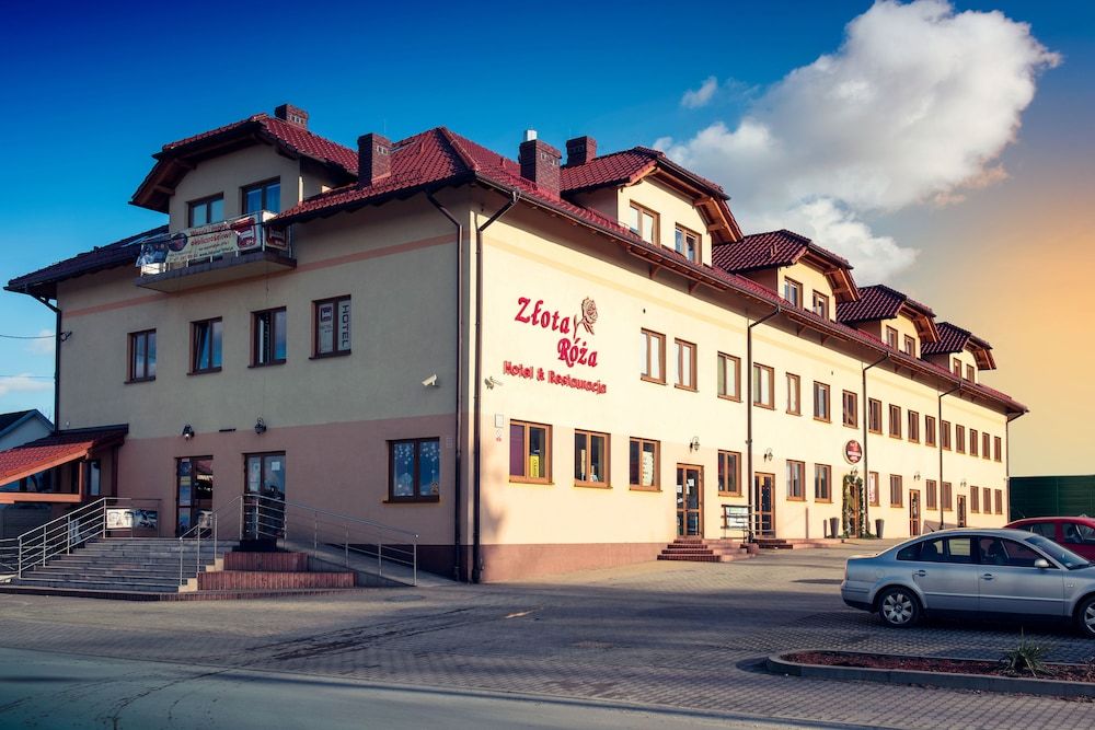Hotel & Restauracja Złota Róża, рядом с вокзалом Sędziszów