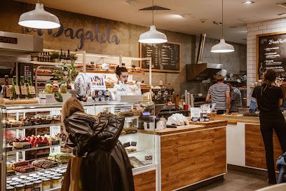 La Bagatela, рядом с вокзалом Sopot