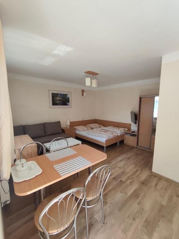 Noclegi Pod Lipami, hotel blisko dworca Zwierzyn