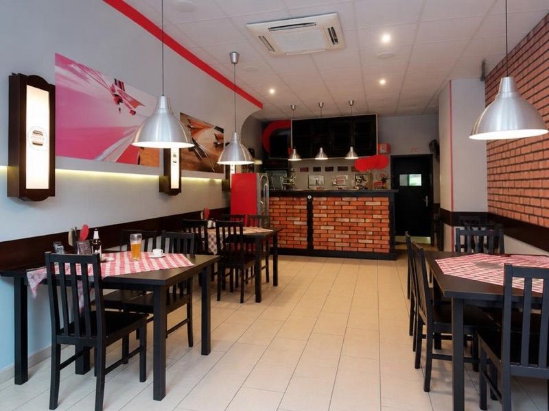 BURGER AND MORE, рядом с вокзалом Strzelce Opolskie