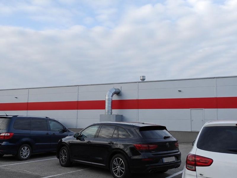 Intermarche Sucha Beskidzka, sklep przy dworcu Sucha Beskidzka Zamek