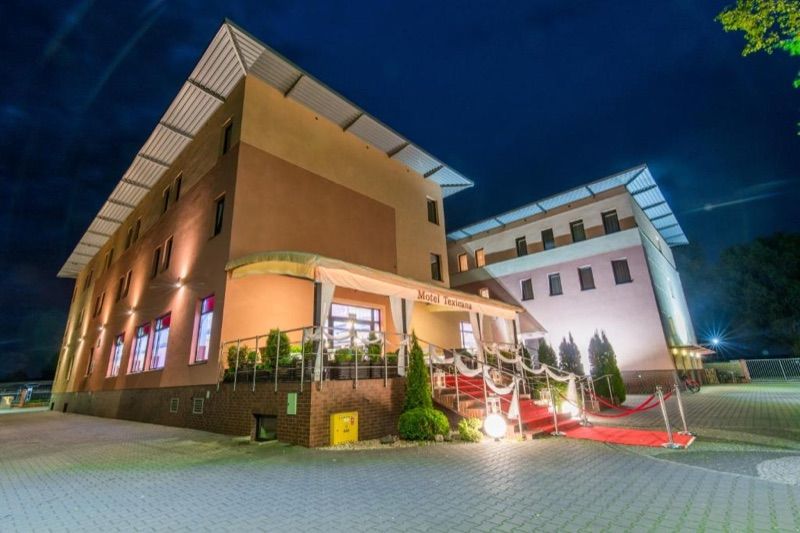 Hotel Texicana, жильё рядом с вокзалом Сулехув