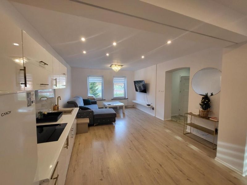 Apartament Daisy, жильё рядом с вокзалом Свебодзице