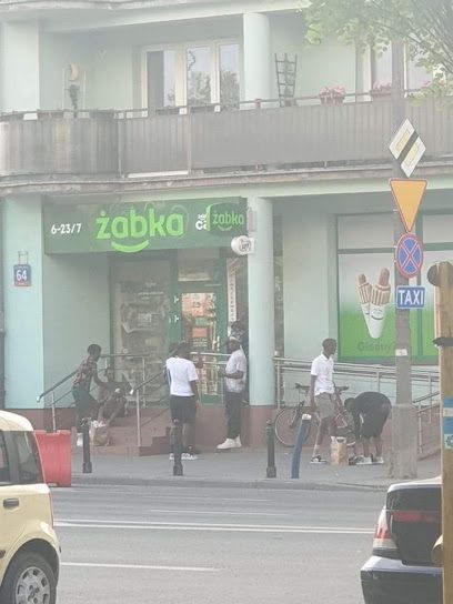 Żabka, магазин рядом с вокзалом Świebodzin