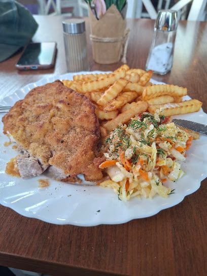 Przystań Bar, рядом с вокзалом Świnoujście