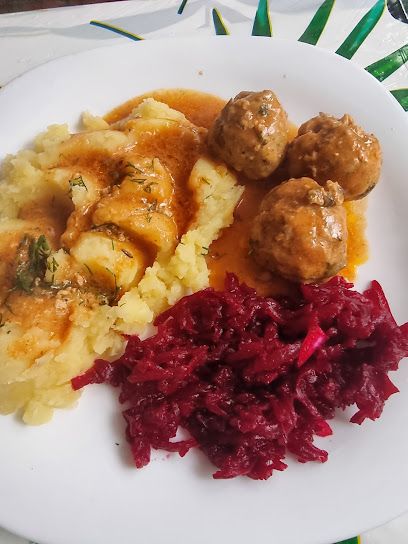 Bistro Rajski Ogród, рядом с вокзалом Dworzec kolejowy Szczecinek