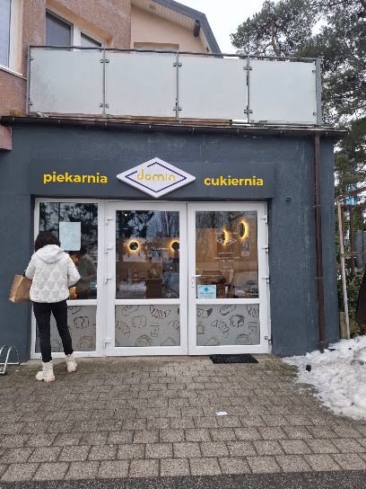 Domin, рядом с вокзалом Ustka
