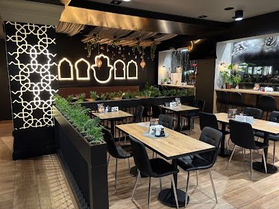 Hamsa Grill Restaurant, рядом с вокзалом Warszawa Główna