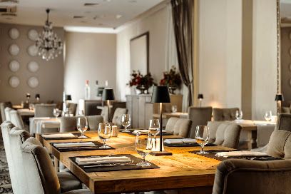 Restauracja Polska, рядом с вокзалом Warszawa Służewiec