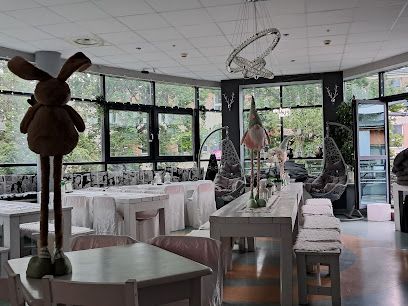 Lunch bar Filmowy, рядом с вокзалом Warszawa Zachodnia