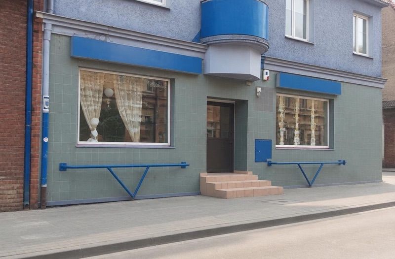 Żabka | Prosto z pieca, okolice dworca Wołów