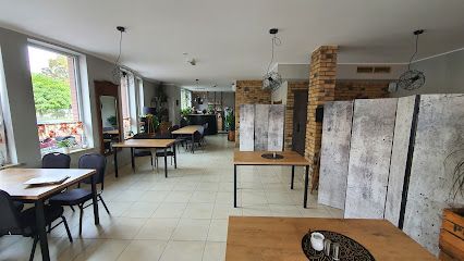 Podkowa, рядом с вокзалом Wronki