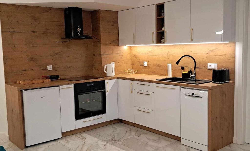 Apartament Pszczółka z ogrodem, жильё рядом с вокзалом Августув