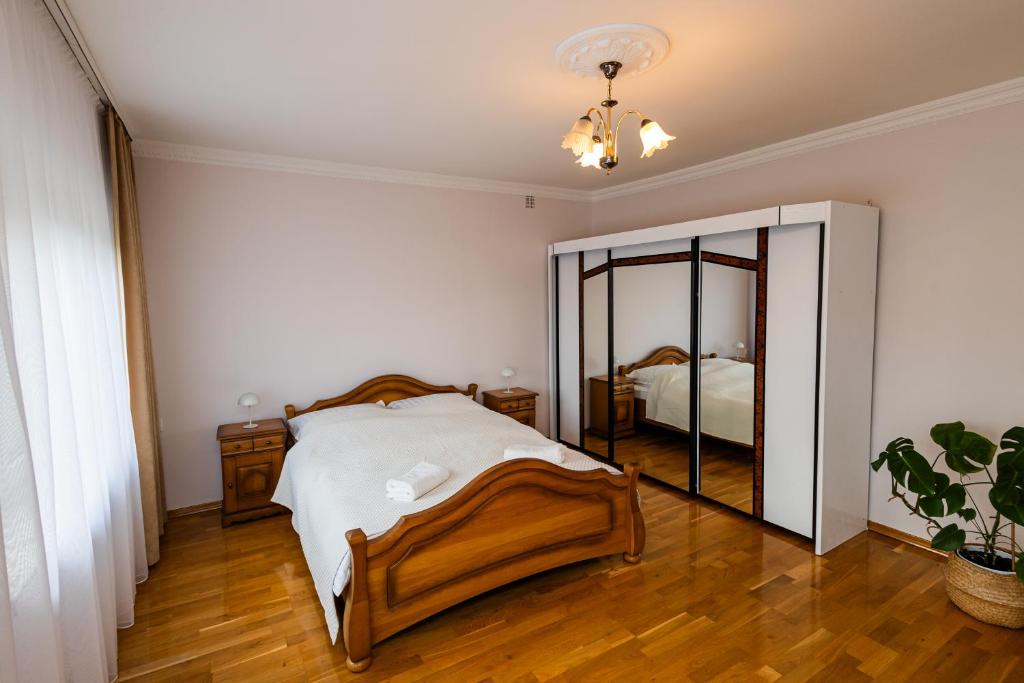 Apartment Dębcza45, жильё рядом с вокзалом Бохня