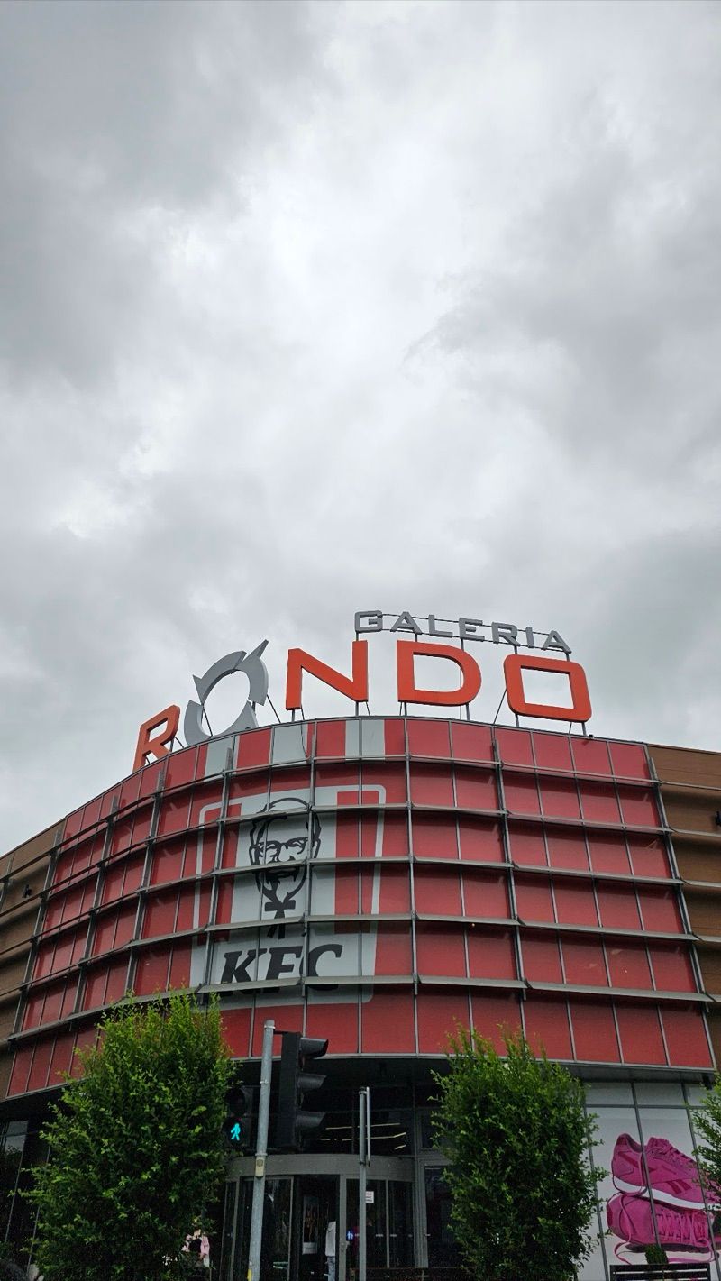 Galeria Rondo, торговый центр рядом с вокзалом Бохня